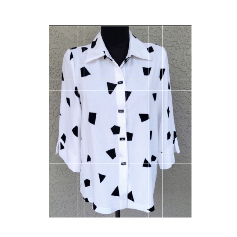 Moonlight Y and S Fashion Design: Button Down, 3/4 Sleeve Top. Sz. Small..